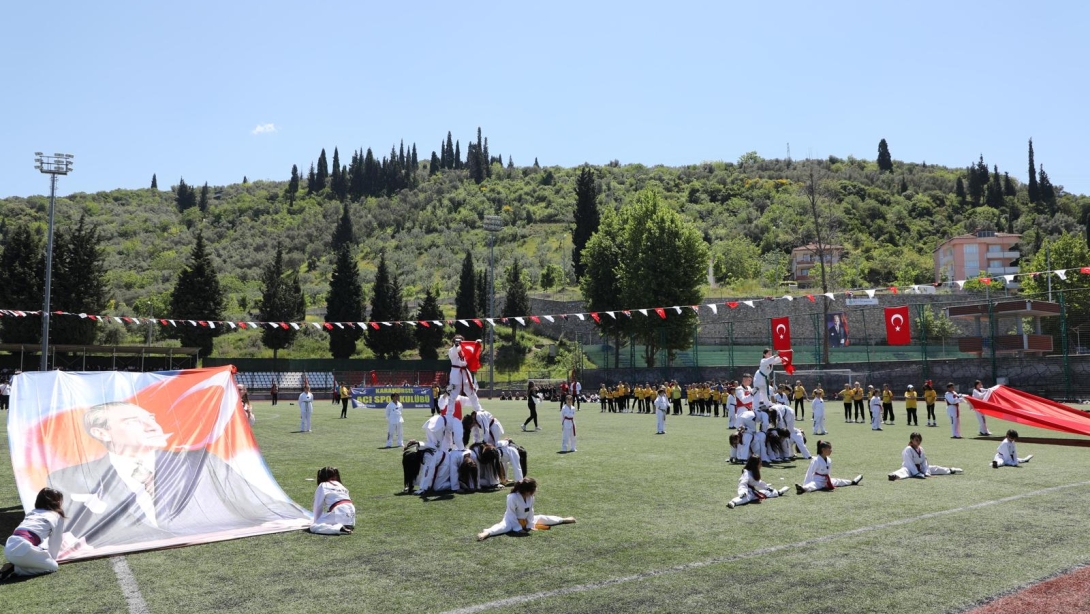 GENÇLERİN 19 MAYIS COŞKUSU 