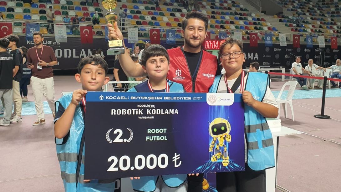 GÜZELKIYI ORTAOKULU, KODELİG'25 ROBOT FUTBOL KATEGORİSİNDE İL İKİNCİSİ OLDU
